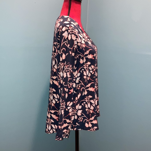 Tolani Dark Blue Silk Top Size Medium - Picture 4 of 13